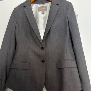 Banana Republic woman’s size 12 gray blazer. Perfect condition.